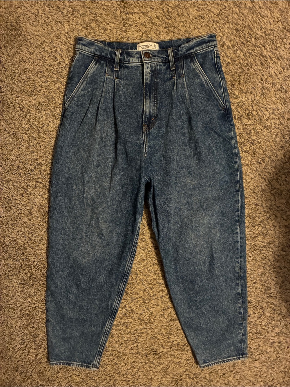 Abercrombie & Fitch 80s mom ultra high rise jeans -size 10